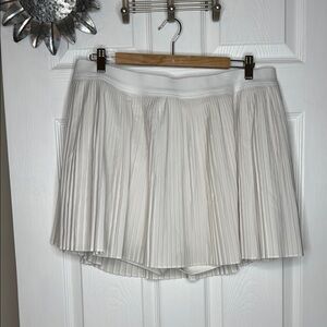 Never Not Hustling Women’s Pleaded Skort White Size XL. Shorts under w/pocket